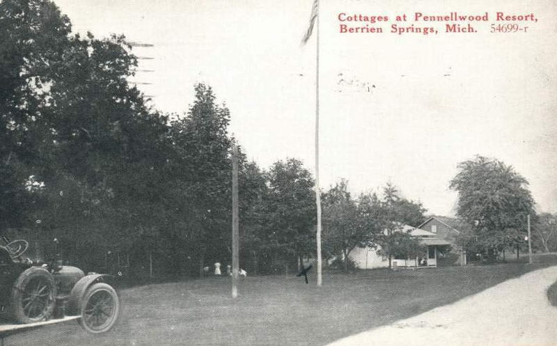 Pennellwood Resort - Vintage Postcard